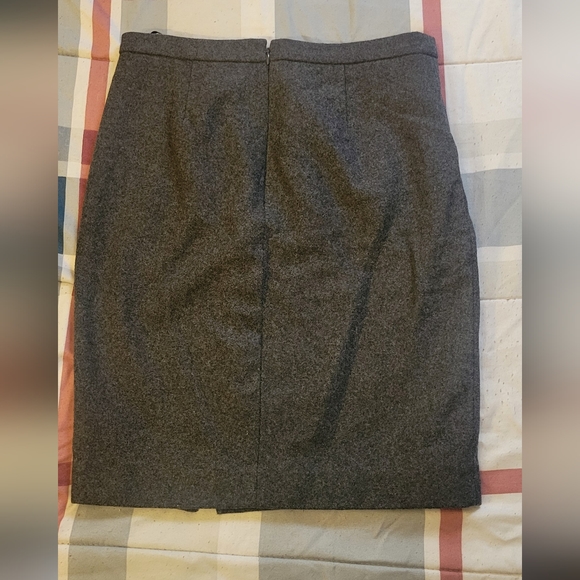 The pencil Skirt, J Crew - Picture 3 of 6